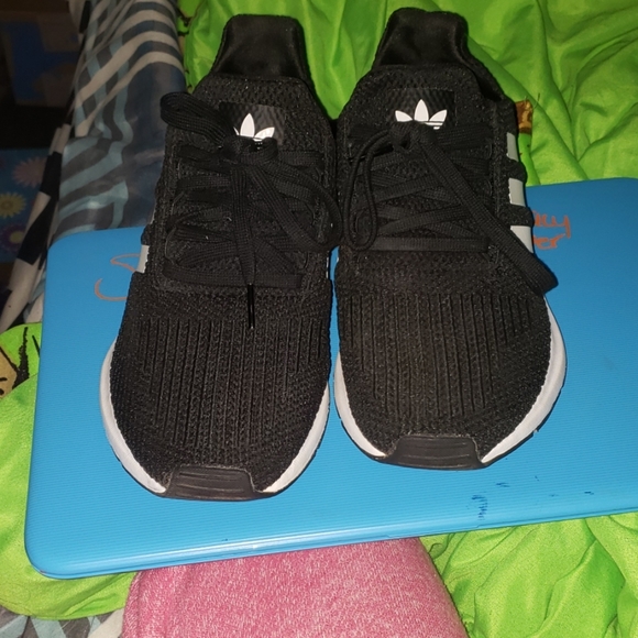 Adidas shoes - Picture 2 of 3